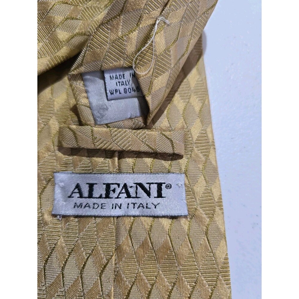 Alfani Mens Neck Tie Gold Geometric Classic Wide